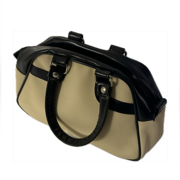 💕 Cute cream colored 6”x 9” nylon purse with black handles - Picture 1 of 4